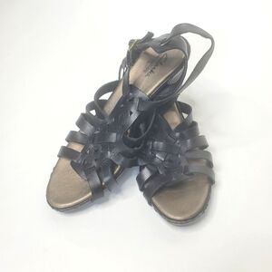 Clarks Women's 8.5 bendables leather sandal